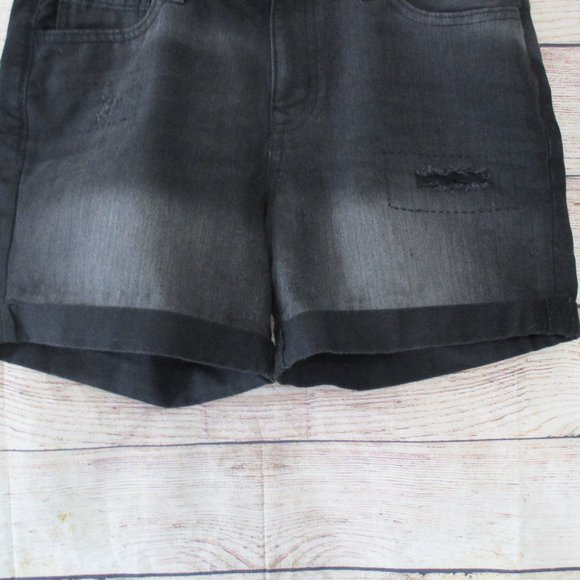 Old Navy Boyfriend Shorts 4 - Picture 6 of 8